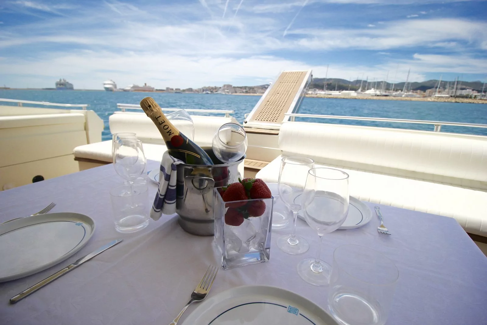 d513cf_d213e86556ab4667b89da5730669deda~mv2 - Mallorca Global Charter